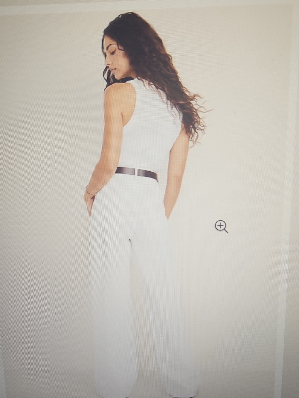 High waisted flattering wide legged Old Navy White Straight-Leg Women's Jeans - Picture 2 of 9